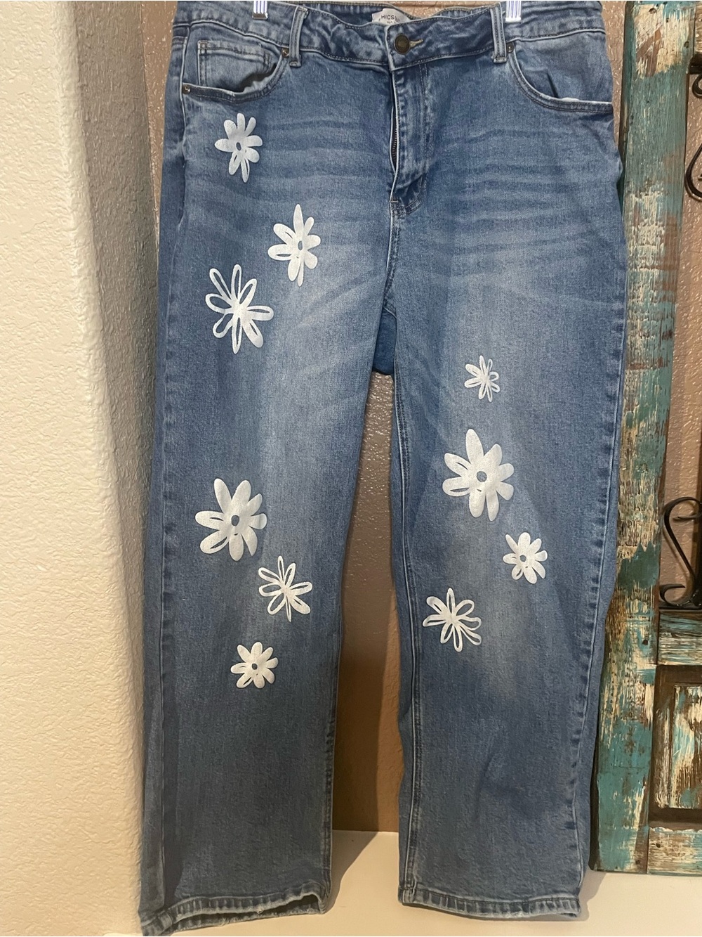 Chic Soul Blue Straight-Leg Jeans with White Floral Appliqués